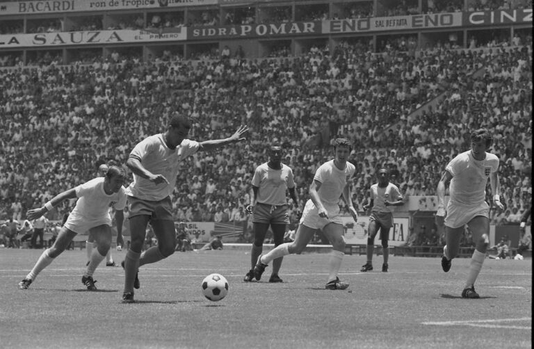 Vitória da seleção brasileira contra a Inglaterra em um amistoso, em 1969, foi um prenúncio do duelo na Copa de 1970