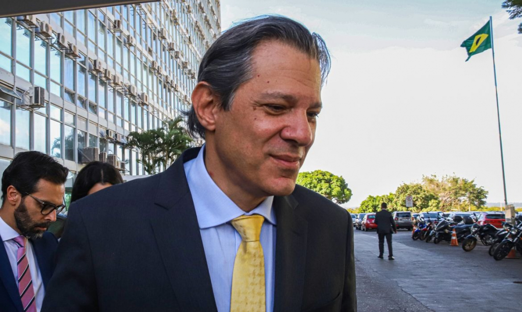 Haddad diz que ‘clima de incerteza’ faz câmbio flutuar, mas acredita em acomodação do dólar