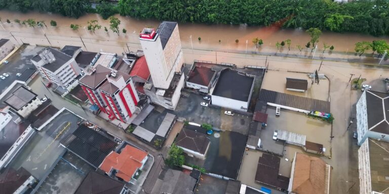 Defesa Civil alerta para risco de chuvas intensas em Santa Catarina