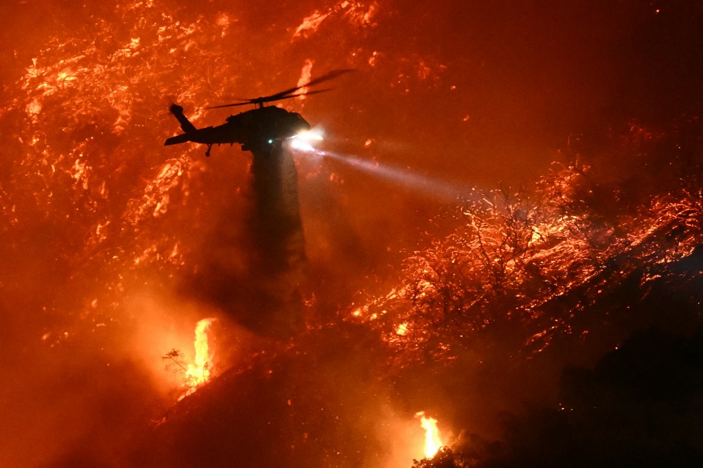 Sobe para 16 número de mortos nos incêndios florestais em Los Angeles