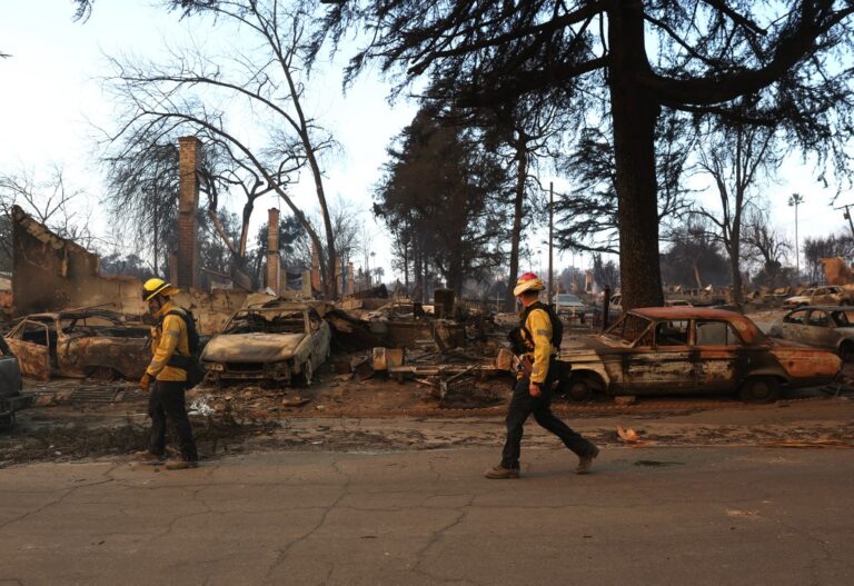 Incêndios devastadores deixam 10 mortos em Los Angeles