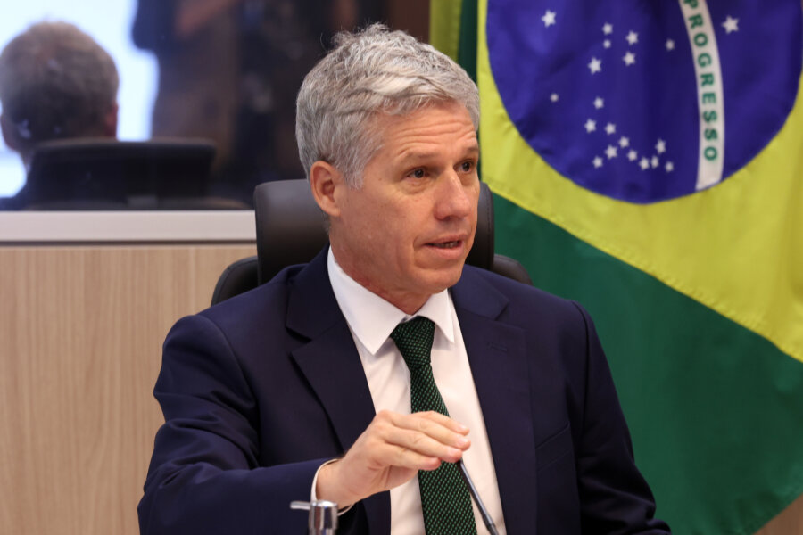 Governo não cogita alterar a validade de alimentos, diz Paulo Teixeira