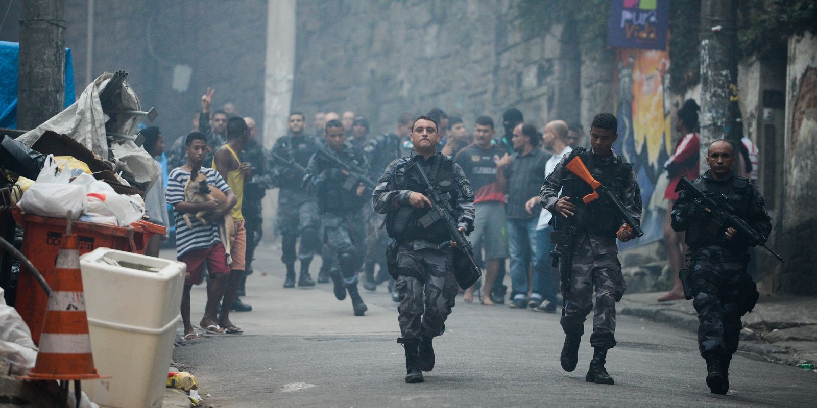 PM do Rio combate crimes no Alemão e no Complexo da Penha