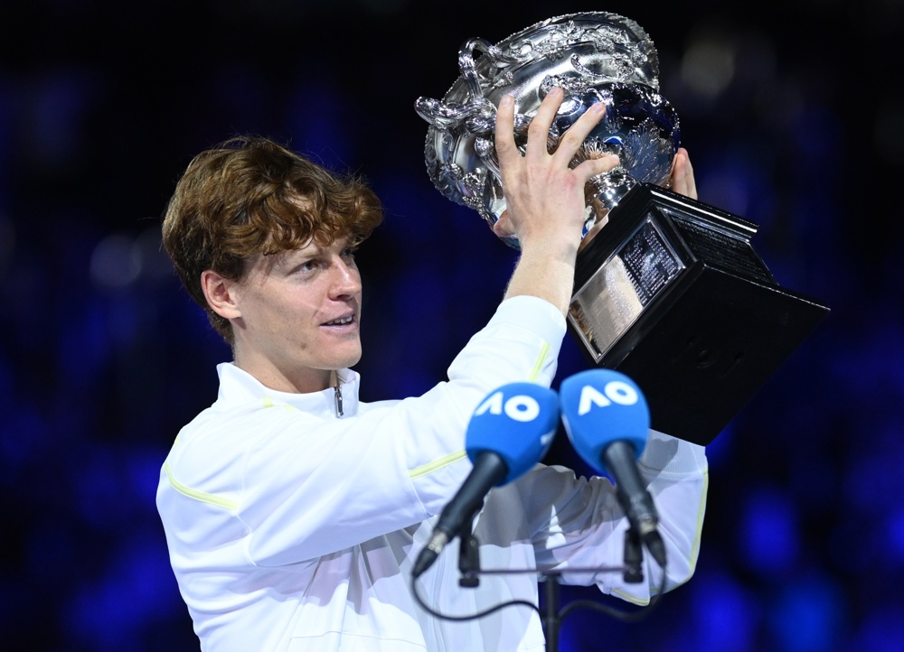 Sinner vence Zverev com tranquilidade e conquista bicampeonato do Australian Open