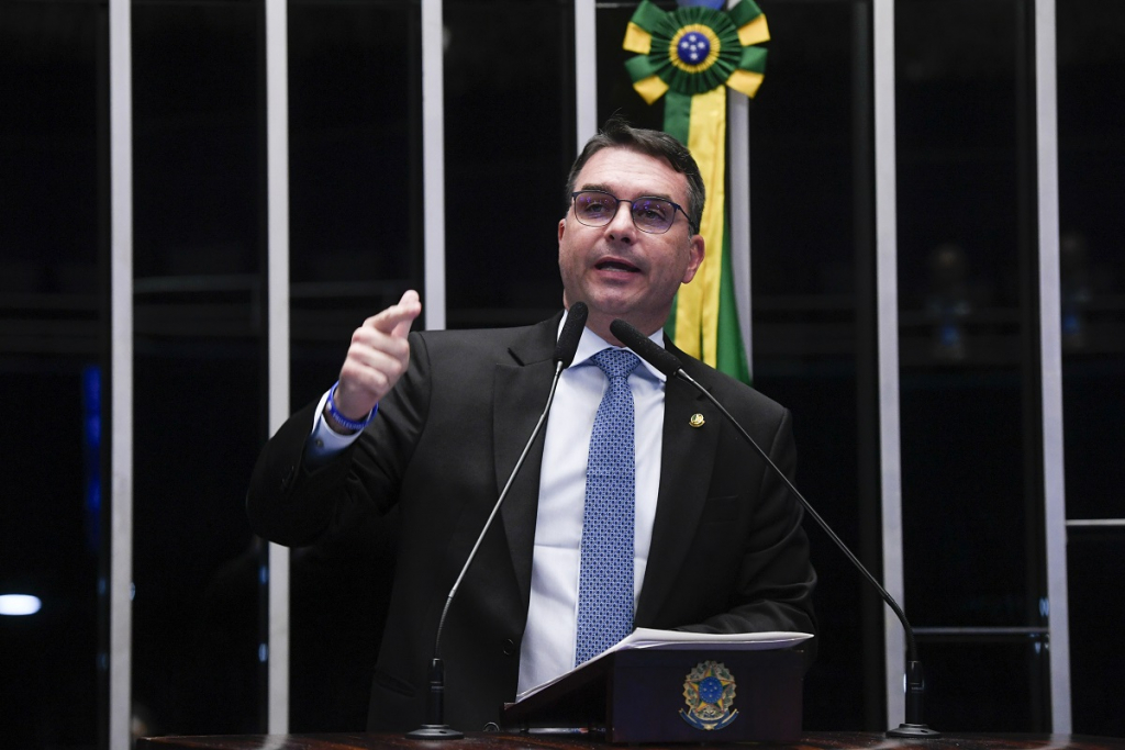 PL deve indicar Flávio Bolsonaro para liderança da Comissão de Segurança Pública do Senado