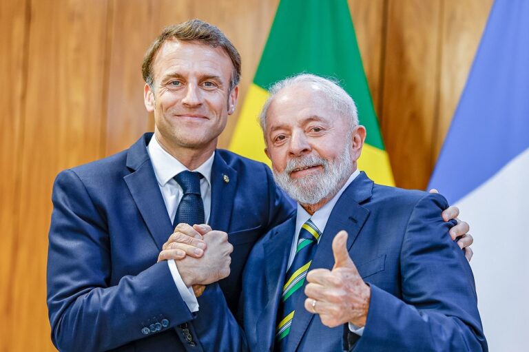 Lula e Macron conversam por telefone sobre fim da checagem de dados da Meta