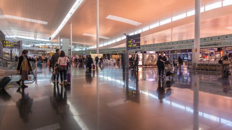 Aeroportos da Espanha fixam meta de carbono neutro até 2026