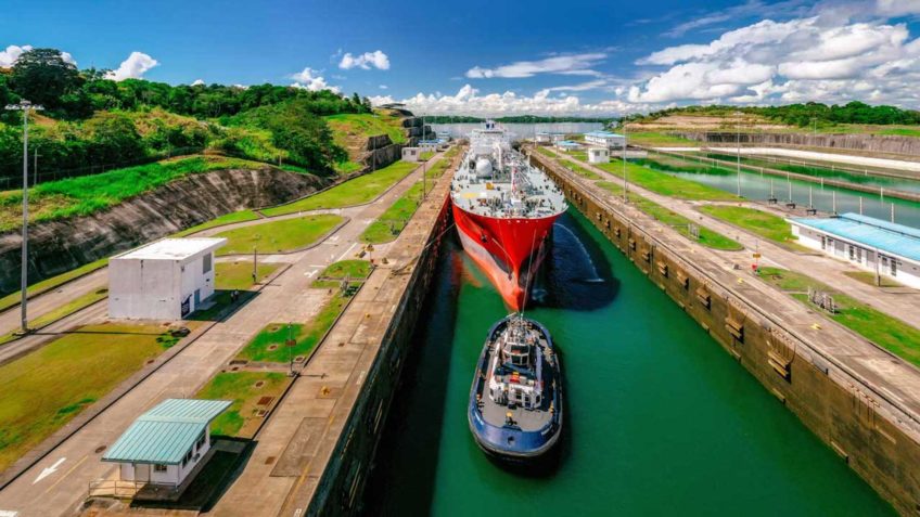 Presidente do Panamá rejeita negociação com EUA sobre canal