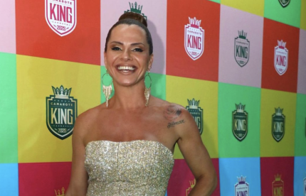 Karen Lopes, aos 46 anos, é anunciada como musa do Camarote King: “A idade é apenas um número”