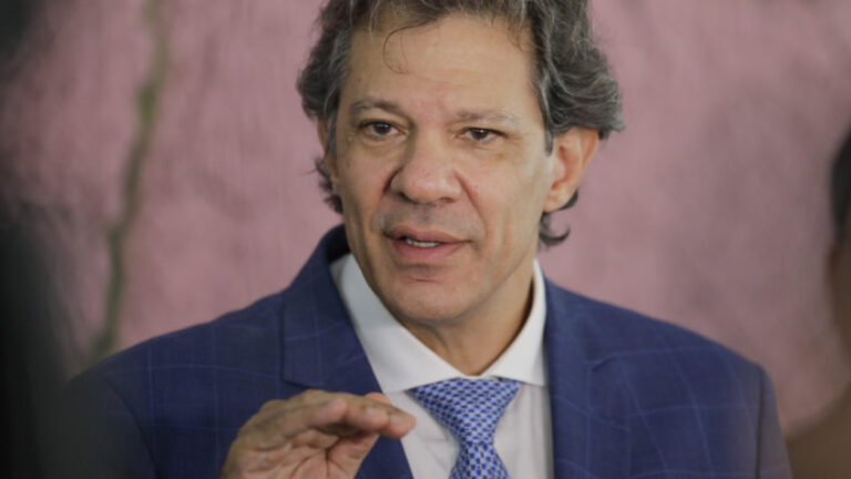 “Não compraria dólar acima de R$ 5,70”, diz Haddad