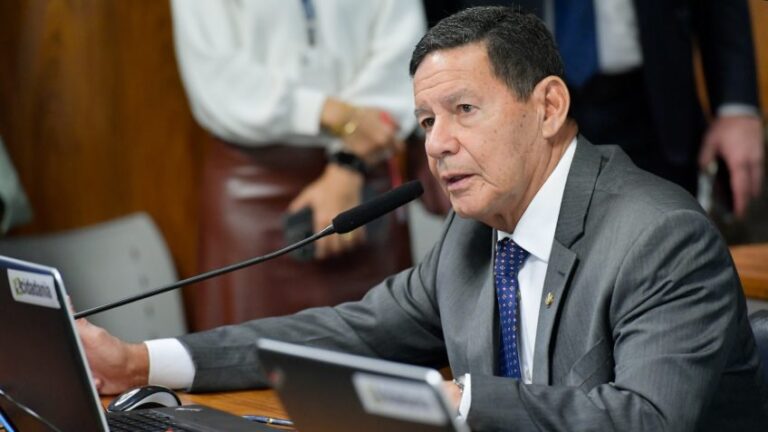 Ex-vice-presidente, Mourão crítica política econômica de Lula