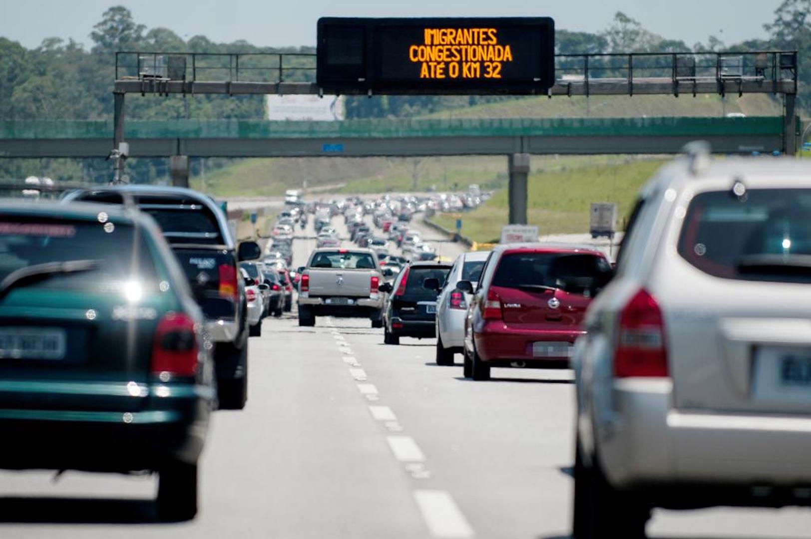 Rodovia dos Imigrantes, em SP, terá 3ª pista para reduzir trânsito