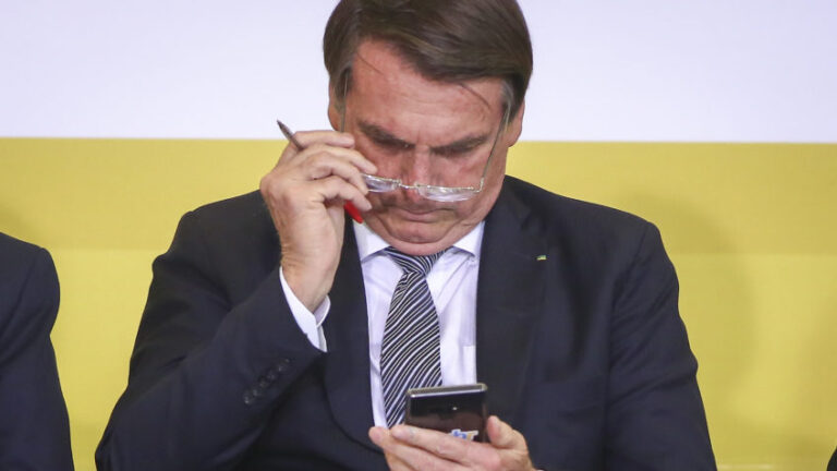 Bolsonaro recupera perfil após ser hackeado e agradece ao X