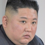 Coreia do Norte reergue navio de guerra após vexame militar