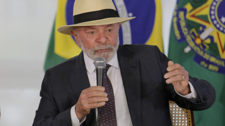 Lula diz querer eleger um governo para continuar democracia