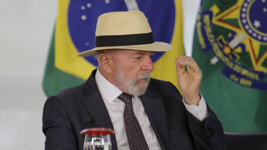 Lula perde apoio de lulistas e nordestinos, e desaprovação vai a 51%