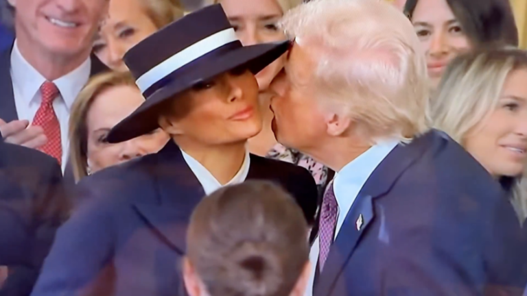 Chapéu usado por Melania Trump na posse vira meme nas redes