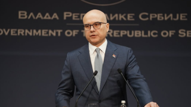 Primeiro-Ministro da Sérvia renuncia após protestos