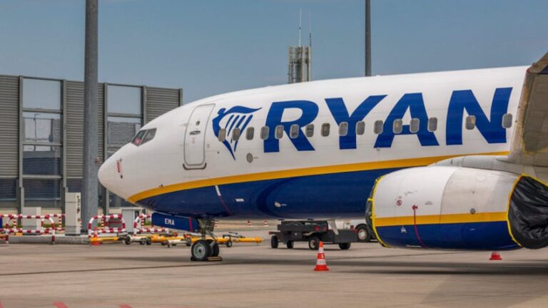 Ryanair quer limite de duas bebidas alcoólicas por passageiro