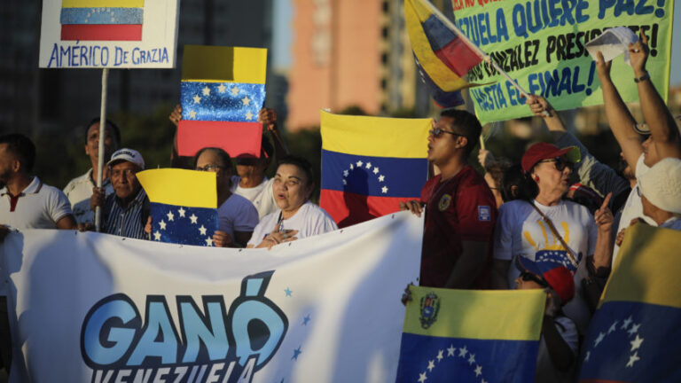 Opositores convocam atos contra Maduro na véspera da posse