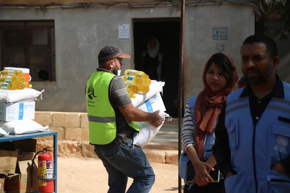 Primeiros caminhões de ajuda humanitária entram em Gaza após cessar-fogo, afirma ONU