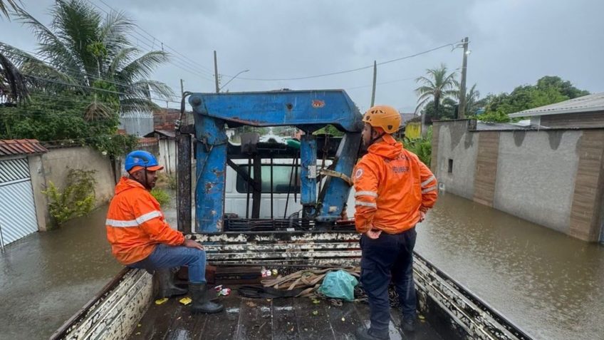 Temporal em Peruíbe deixa cidade alagada e 250 desabrigados