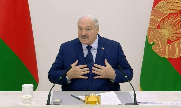 Sem oposição, Aleksandr Lukashenko é reeleito para 7º mandato em Belarus