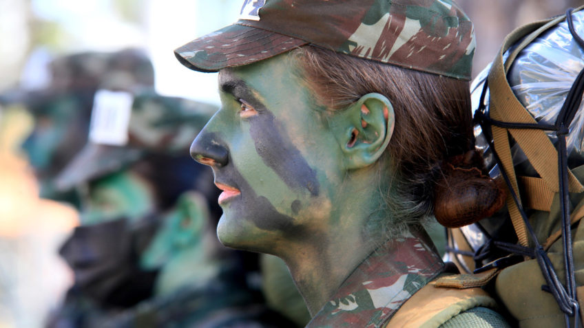 Alistamento militar feminino tem 6.613 inscritas em 2 dias