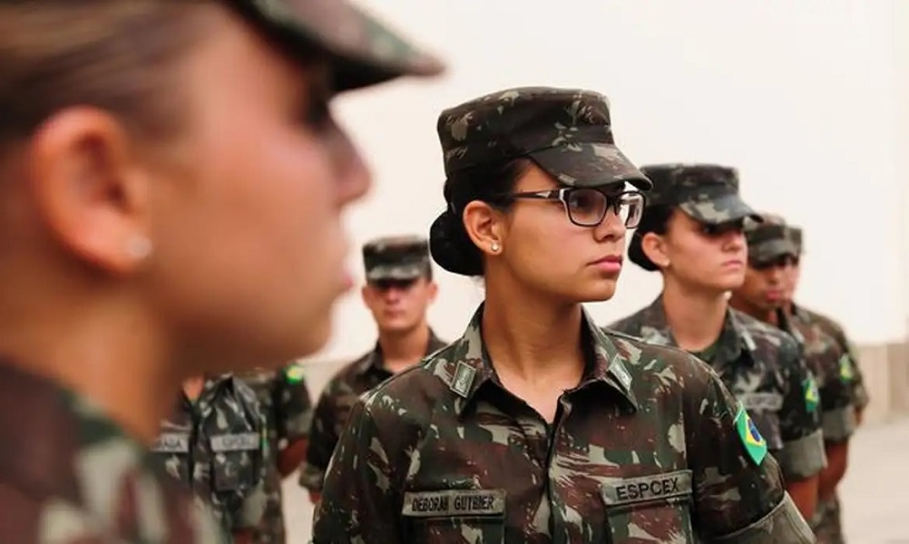 Forças Armadas iniciam alistamento militar feminino