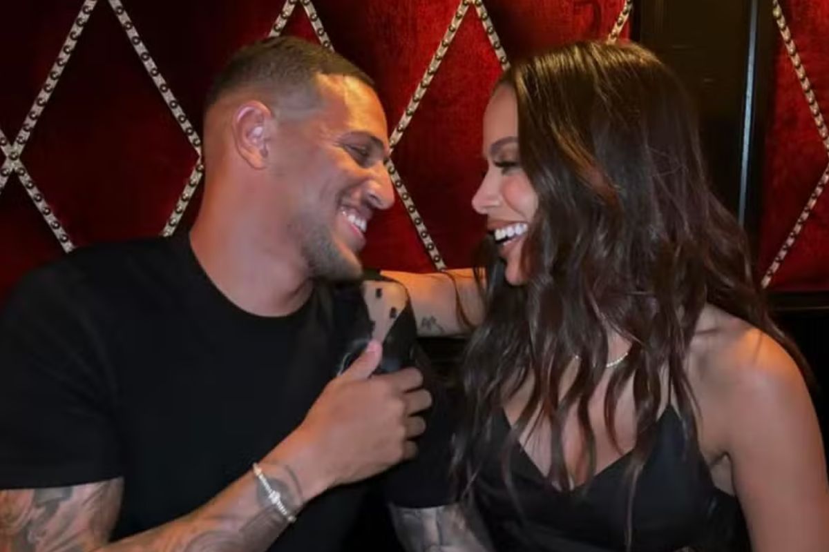 Anitta e Vinícius Souza param de se seguir e leventam rumores de separação