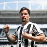 Botafogo anuncia atacante Artur, ex-Palmeiras e ex-Zenit