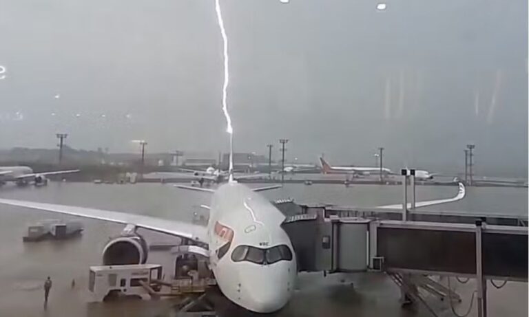 Avião da British Airways é atingido por raio em Guarulhos durante tempestade