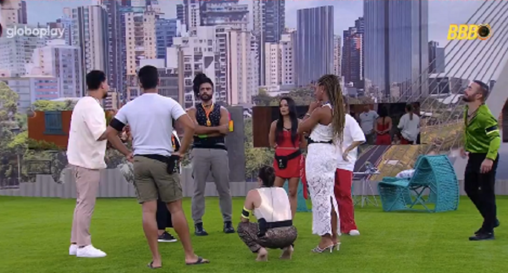 Madrugada no BBB 25 tem tensão entre Aline e Vinicius, choro de gêmeo e flertes