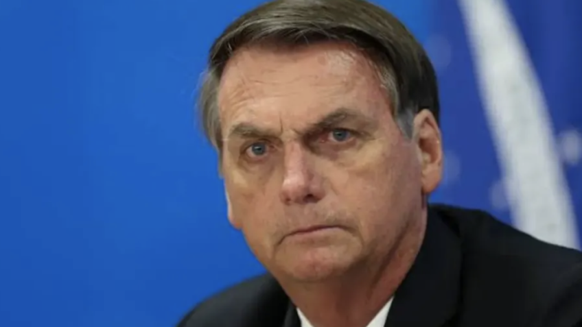 Bolsonaro recorre da decisão de Moraes sobre passaporte