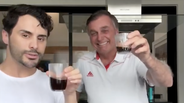 Bolsonaro ensina receita de seu café: “Tomou, apaixonou”