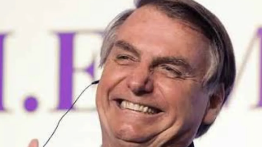 Talvez eu tenha um amante, diz Bolsonaro sobre ida a embaixada