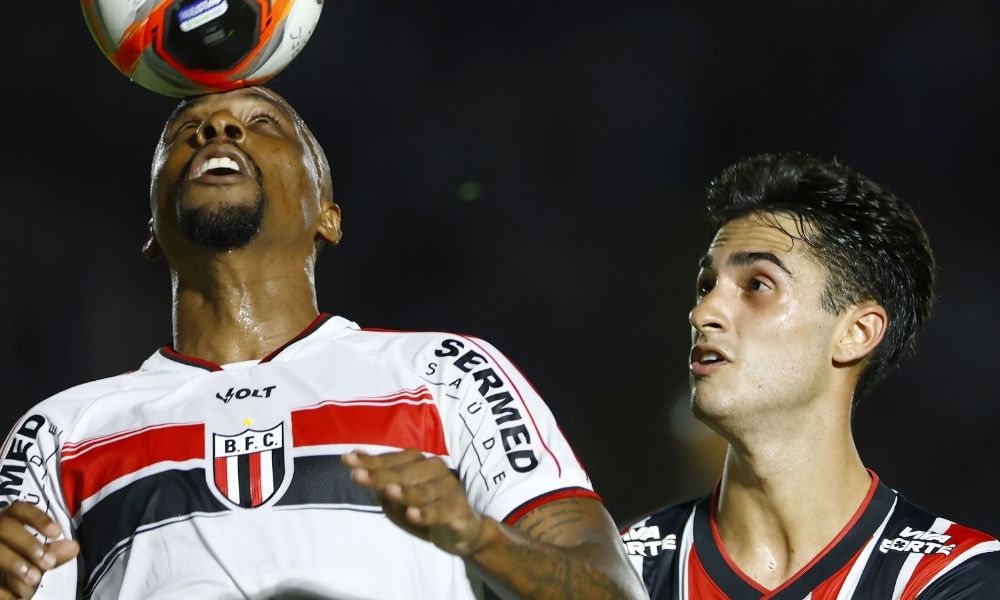 Com time de garotos, São Paulo estreia no Paulistão e fica no empate sem gols com o Botafogo-SP