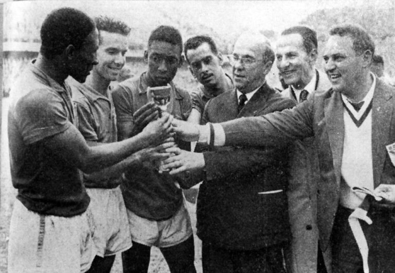 Paulo Machado de Carvalho decidiu que a seleção jogaria de azul na final da Copa de 1958, na Suécia