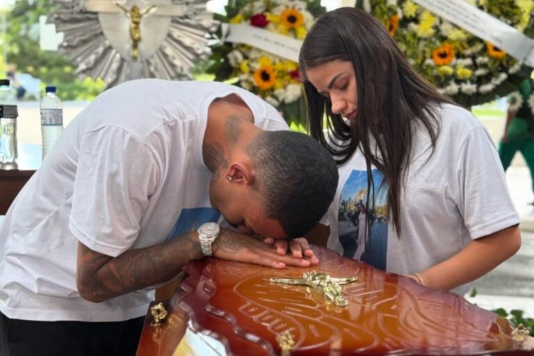 Influenciador Chrys Dias lamenta a morte da mãe: ‘Cuida de mim’