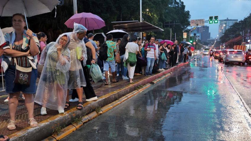 SP emite alerta severo de chuvas em São Sebastião e Guarulhos