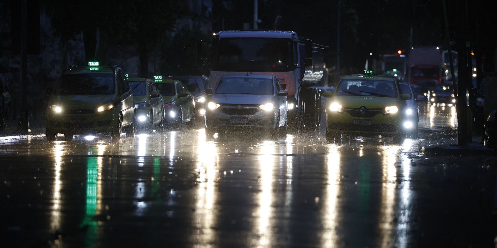 Previsão de temporal faz Rio estrear sistema de alerta da Defesa Civil