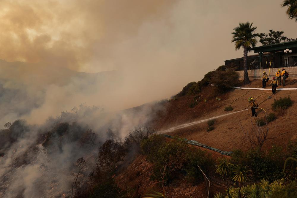 Investigação revela possível ligação com fogos de artifício em incêndio que devastou Los Angeles