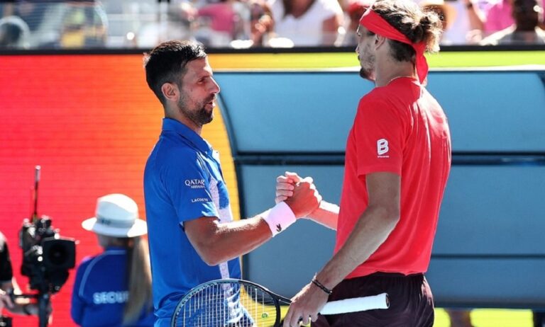 Djokovic abandona confronto contra Zverev e alemão avança para decisão do Australian Open