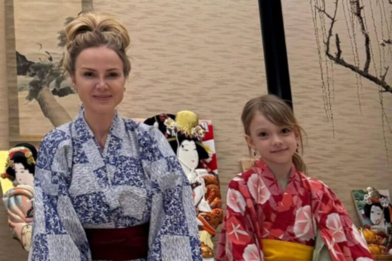 Eliana e filha caçula roubam a cena no Japão