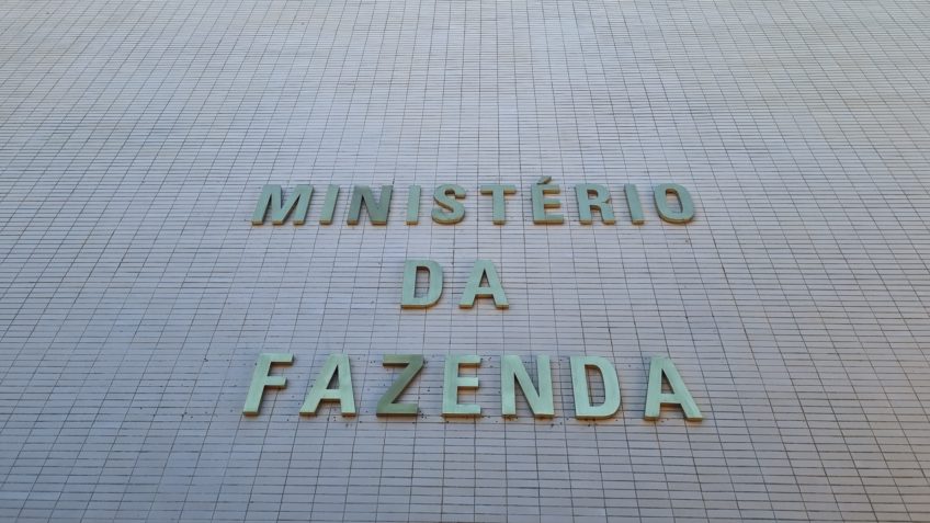 Fazenda estima inflação de 4,9% em 2025, acima da meta