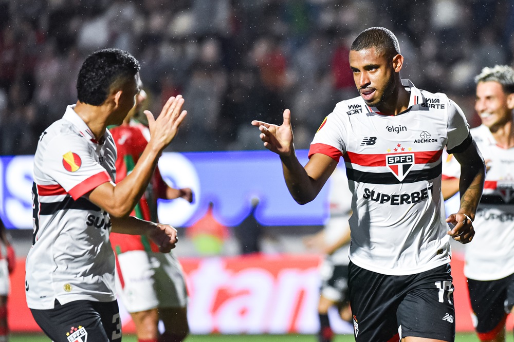 Ryan Francisco entra no final e vira para o São Paulo sobre a Portuguesa em jogo de apagão