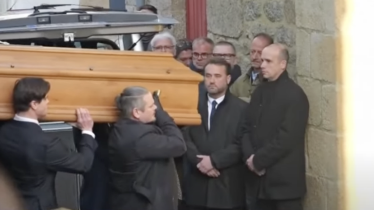 Funeral de Jean-Marie Le Pen reúne familiares em sua cidade natal