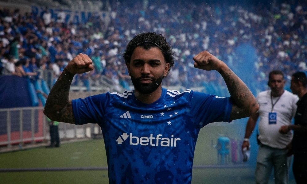 Mais de 45 mil torcedores lotam o Mineirão para apresentação de Gabigol, Dudu e outros quatro reforços