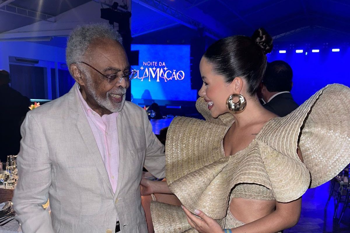 Gilberto Gil elogia look de Laura Brito em evento