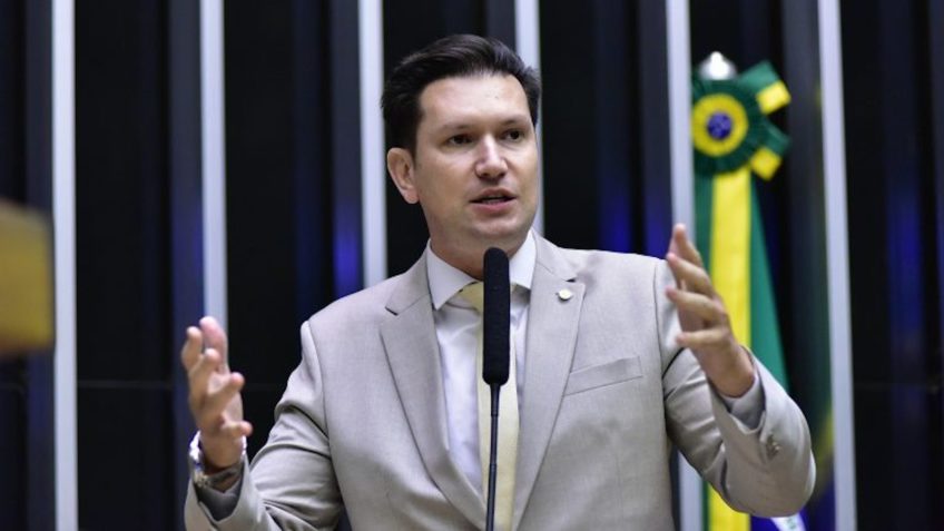 Deputado apresenta projeto para revogar monitoramento de Pix